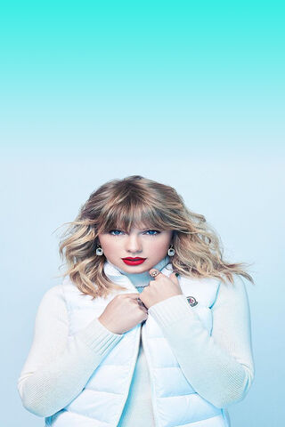 Charming Elegance: Taylor Swift's Iconic Style 🌟