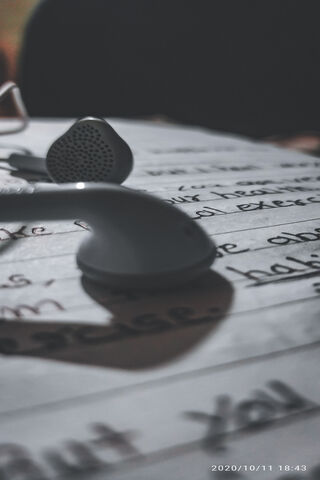 Echoes of Silence 🎧✍️