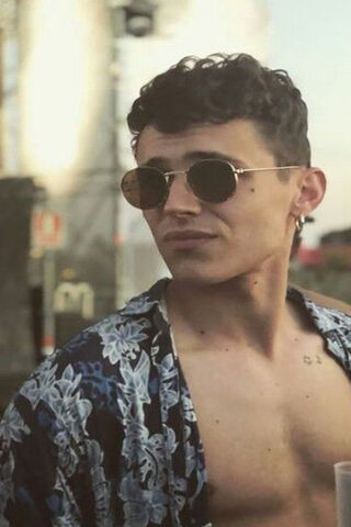 Aron Piper: The Summer Vibe Icon ☀️🌊
