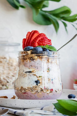 Delicious Berry Parfait Delight 🍓🥄