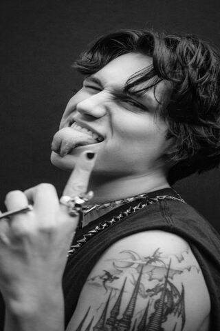 Hud's Bold Expression: A Moment of Attitude