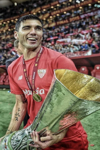 Celebrating Glory: Jose Antonio Reyes and the Europa League Triumph 🏆🎉
