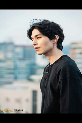 Charming Moments: Lee D*g Wook in Profile