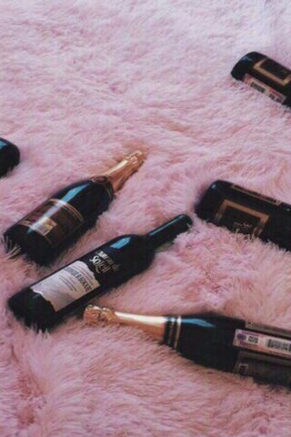 Bubbly Bliss on a Pink Cloud 🍾💖