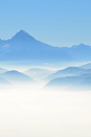 Serenity Above the Clouds: A Hilltop Escape 🌄☁️