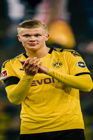 Haaland: The Rising Star of Football ⚽✨