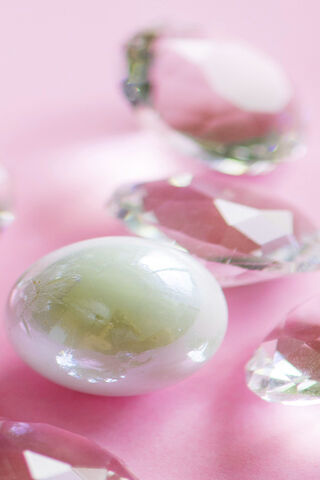 Glistening Elegance: The Allure of Pearl and Diamond