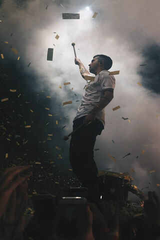Euphoria in the Spotlight: Twenty One Pilots Live
