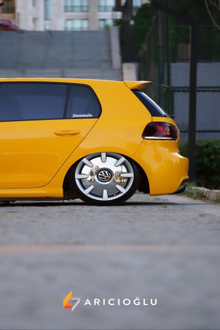 Vibrant MK6 Golf R: A Standout on the Streets! 🚗💨