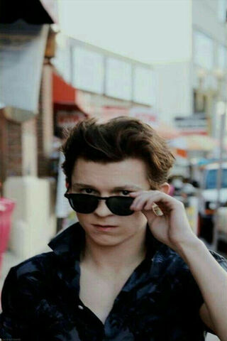 Charming Vibes: A Day Out in Shades 😎