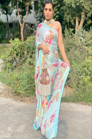 Elegance in Bloom: A Floral Saree Delight 🌸