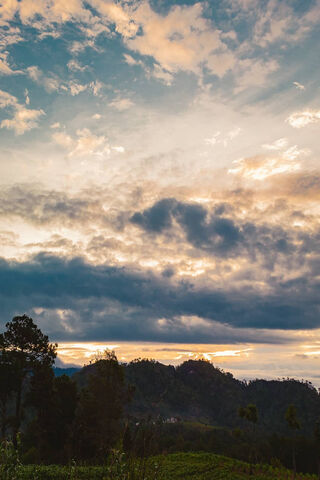 Dawn's Embrace: A New Day Begins 🌅