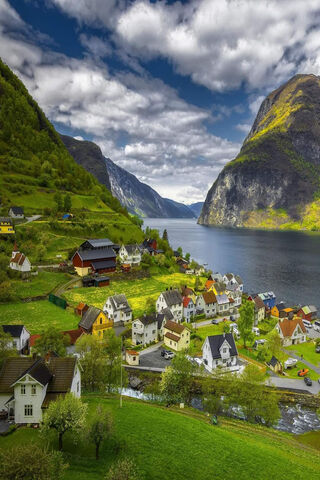 Breathtaking Bergen: Nature's Masterpiece 🌄🏞️