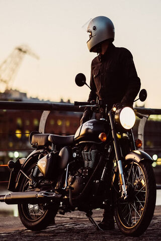 Cruising in Style: The Bullet Royal Enfield Experience 🏍️✨