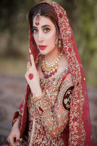 Radiant Elegance: The Modern Bride
