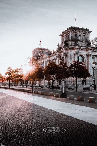 Twilight Glow Over Urban Majesty 🌆✨