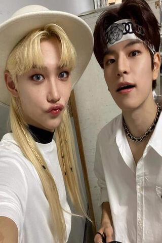 Dynamic Duo: Felix & Seungmin's Fun Moment! 🎉