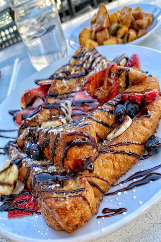 Deliciously Decadent French Toast Delight! 🍞🍓