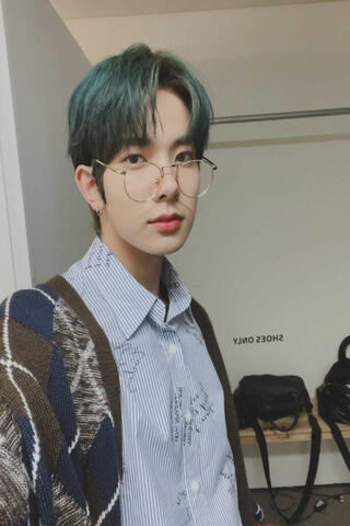 Heeseung: The Charismatic Trendsetter 🌟