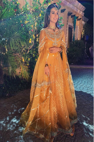 Radiant Elegance: Iqra Aziz in Golden Glamour ✨
