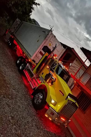 Kenworth: The Night Rider 🚛✨