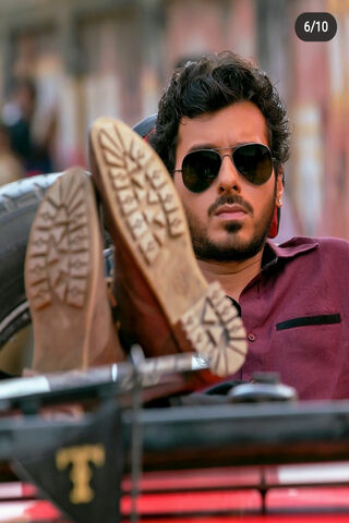 Munna Tripathi: The Charismatic Rebel 🚗😎