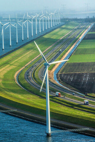 Windy Innovations: The Netherlands' Green Energy Landscape 🌬️🌱