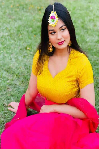 Radiant Elegance in Pose 🌸✨