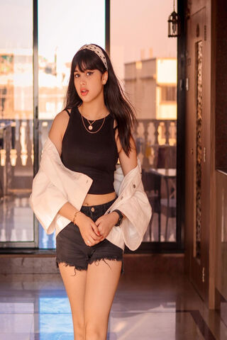 Riva Vora: A Glimpse of Chic Elegance 🌟