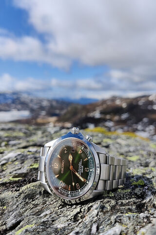 Seiko Alpinist: Adventure Awaits! 🏔️🕒