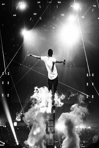 Soaring High: The Energy of Twenty One Pilots 🎤✨