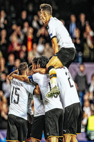 Valencia CF: A Moment of Triumph! ⚽🎉