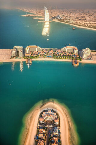 Vvv: Aerial Wonders of Dubai 🌅🏙️