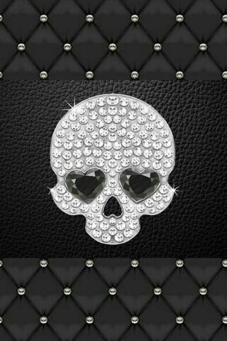 Glamorous Edge: The Crystal Skull