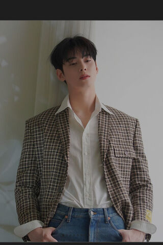 Charming Elegance: The Style of Cha Eun Woo ✨