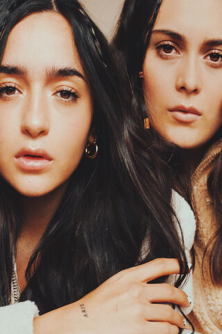 Calle Y Poche: A Glimpse of Friendship