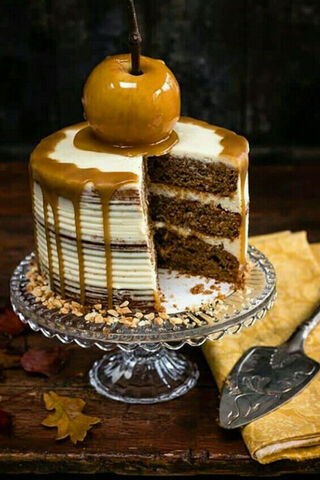 Autumn Delight: Caramel Apple Cake 🍏🍰