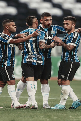 Celebrating Team Spirit: Grêmio's Finest Moments ⚽️🎉