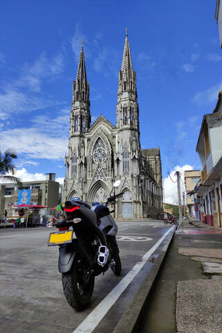 Gixxer 250 Templo: A Ride to Serenity 🏍️⛪