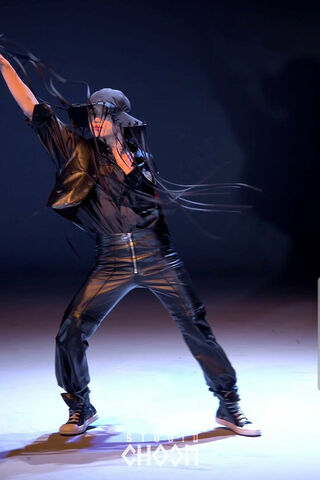 Kai Exo: The Dance of Shadows 🌌✨