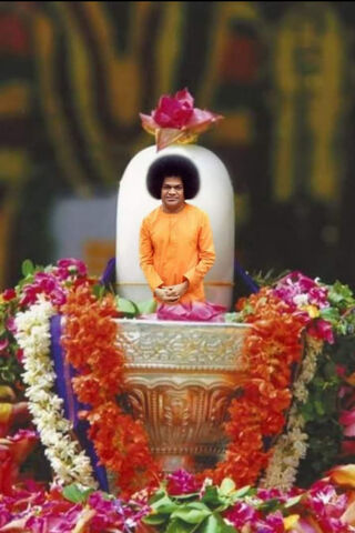 Divine Presence: Sri Sathya Sai Baba's Blessings 🌼✨
