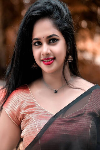 Elegance in Tradition: Soniya Sonu Shines Bright