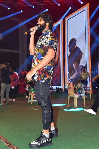 Vijay Devarakonda: The Charismatic Star on Stage! 🎤✨