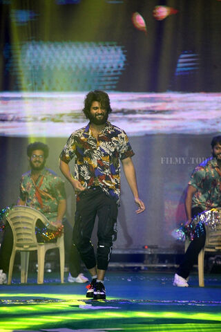 Vijay Devarakonda: The Charismatic Star on Stage 🌟