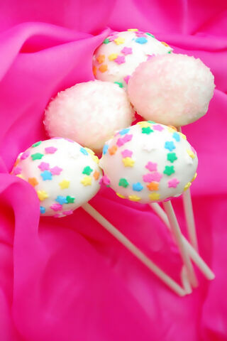 Sweet Delights: Whimsical White Cake Pops 🍰✨