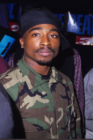 Legacy of a Legend: 2Pac in the Spotlight 🎤✨