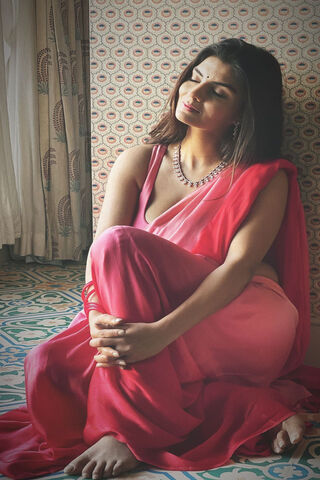 Elegance in Pink: Anveshi Jain's Graceful Moment