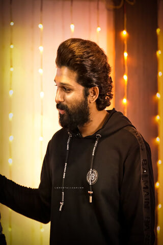 Allu Arjun: The Stylish Star of Indian Cinema 🌟