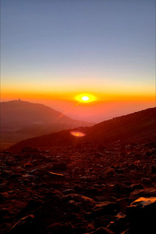 Sunset Serenity: Nature's Canvas 🎨🌅