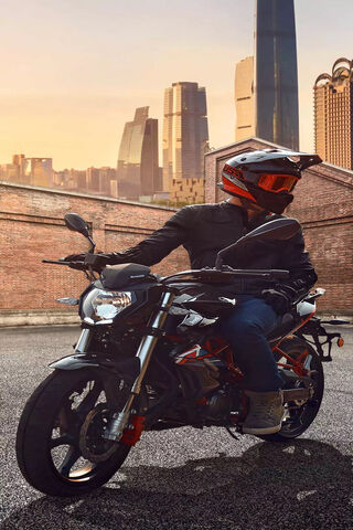 Unleash the Thrill: Benelli TNT150i in Action! 🏍️🔥